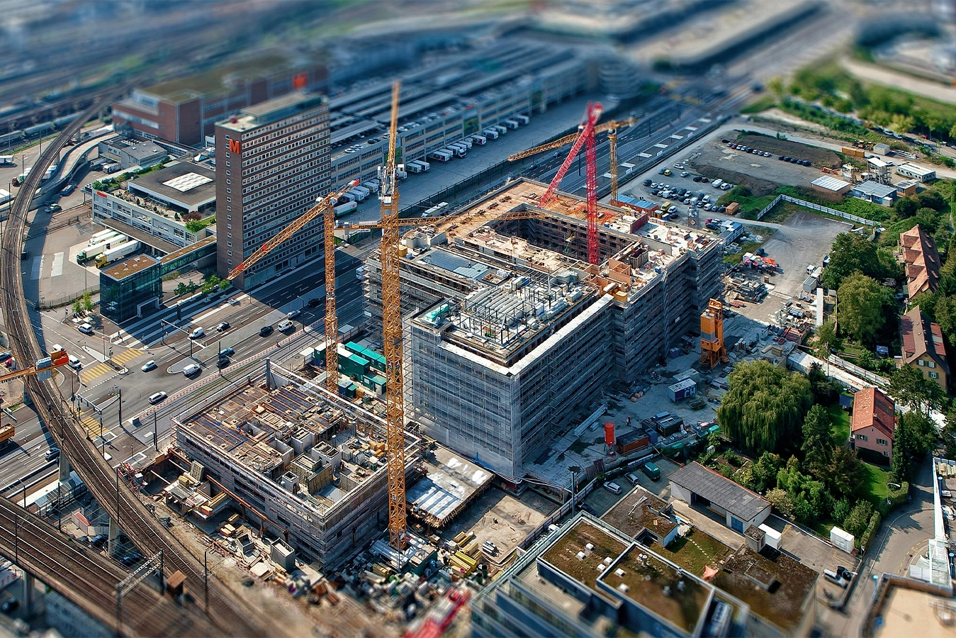 ویژگی های صنعت ساخت